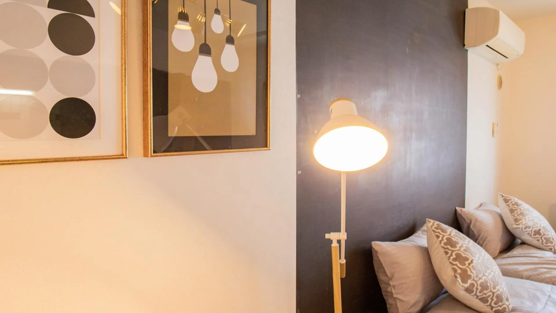 Yellow Sapporo Apartment